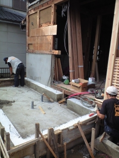 基礎工事中です