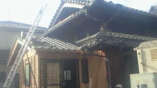 一枚一枚丁寧に並べていきます