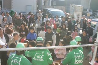 お楽しみ抽選会の様子です