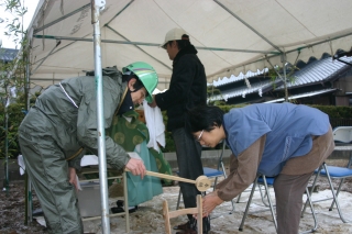 地鎮祭式開始前にお清めです