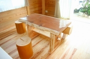 明城オリジナルテーブル　丸太椅子