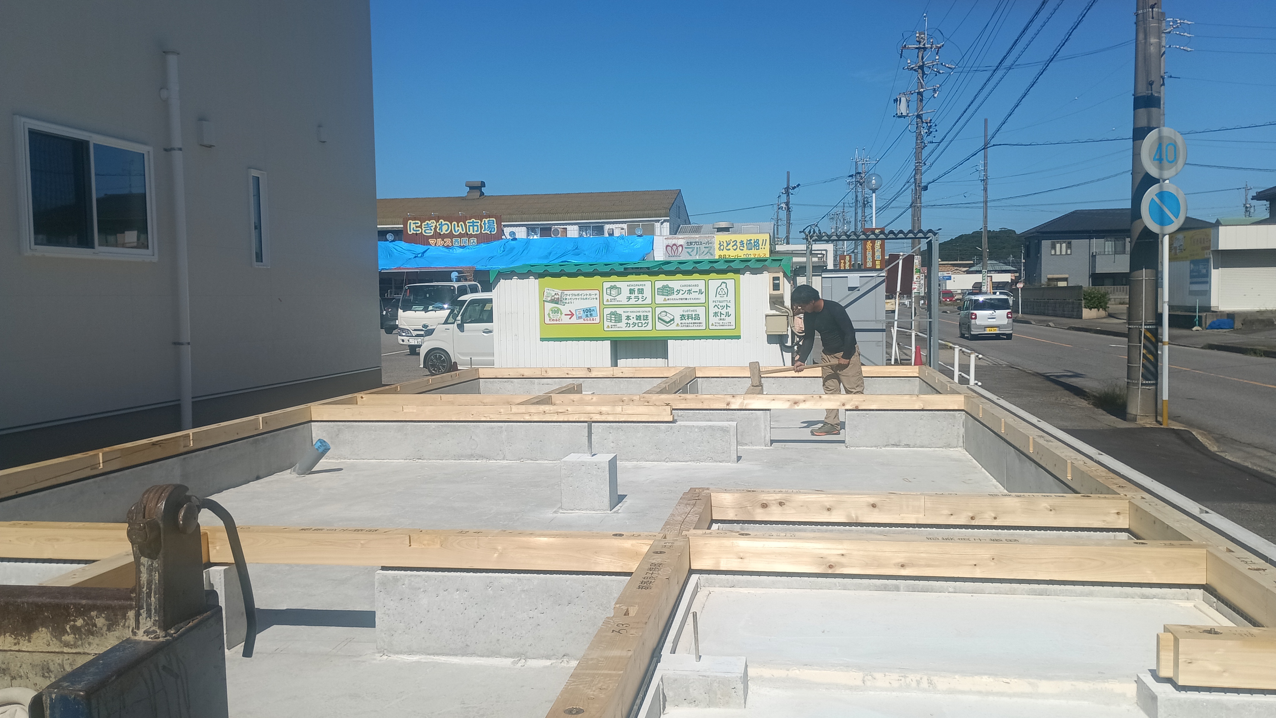 西尾市熊味町の現場 10月8日の建前に向け土台曳き完了写真